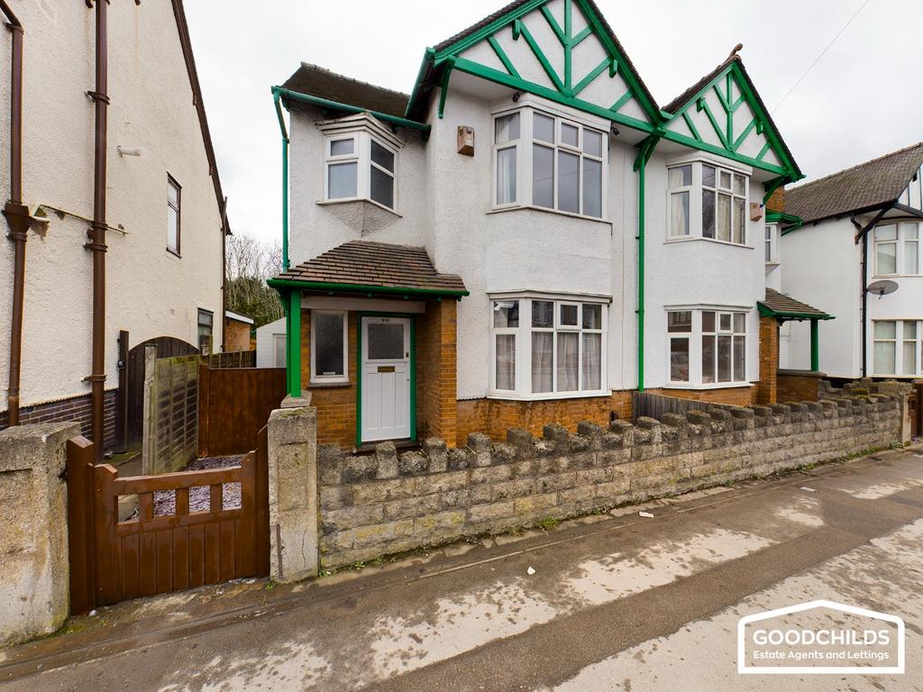 Bloxwich Road, Walsall, WS3 3 bed semidetached house £199,999