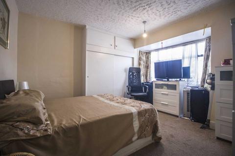 173 Walton Road, London, E12 5RN