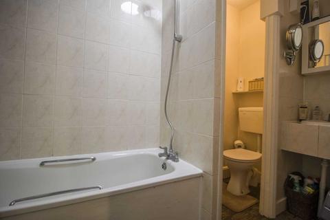 173 Walton Road, London, E12 5RN