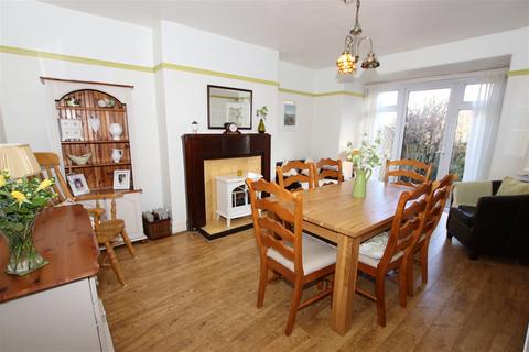 27 Bond Road, Barnsley, S75 2TW