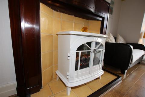 27 Bond Road, Barnsley, S75 2TW