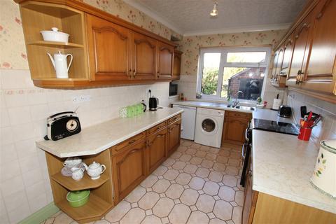 27 Bond Road, Barnsley, S75 2TW