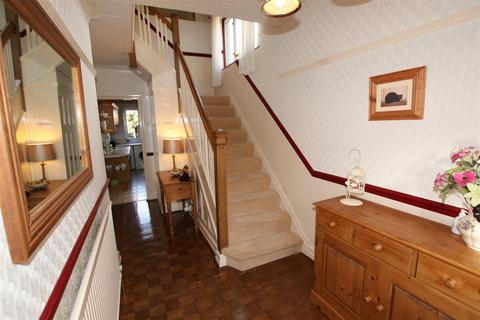 27 Bond Road, Barnsley, S75 2TW