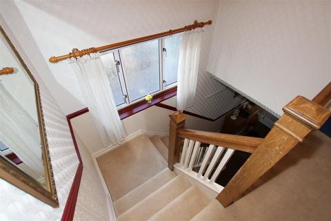 27 Bond Road, Barnsley, S75 2TW