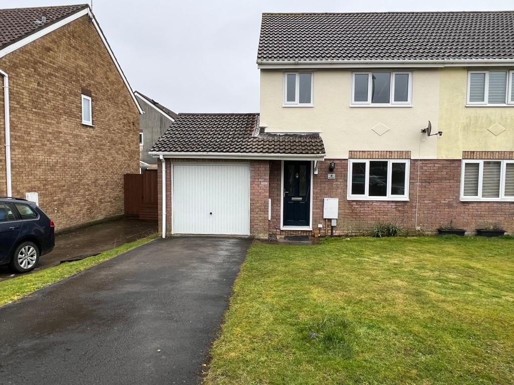 4 Ffordd Beck,Gowerton,Swansea 3 bed semidetached house £850 pcm (£