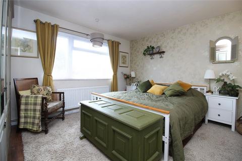2 bedroom bungalow for sale - Barton Drive, Barton On Sea, Hampshire, BH25