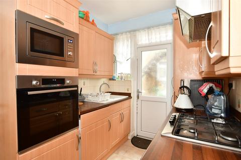 2 bedroom ground floor maisonette for sale - Kingsley Gardens, London
