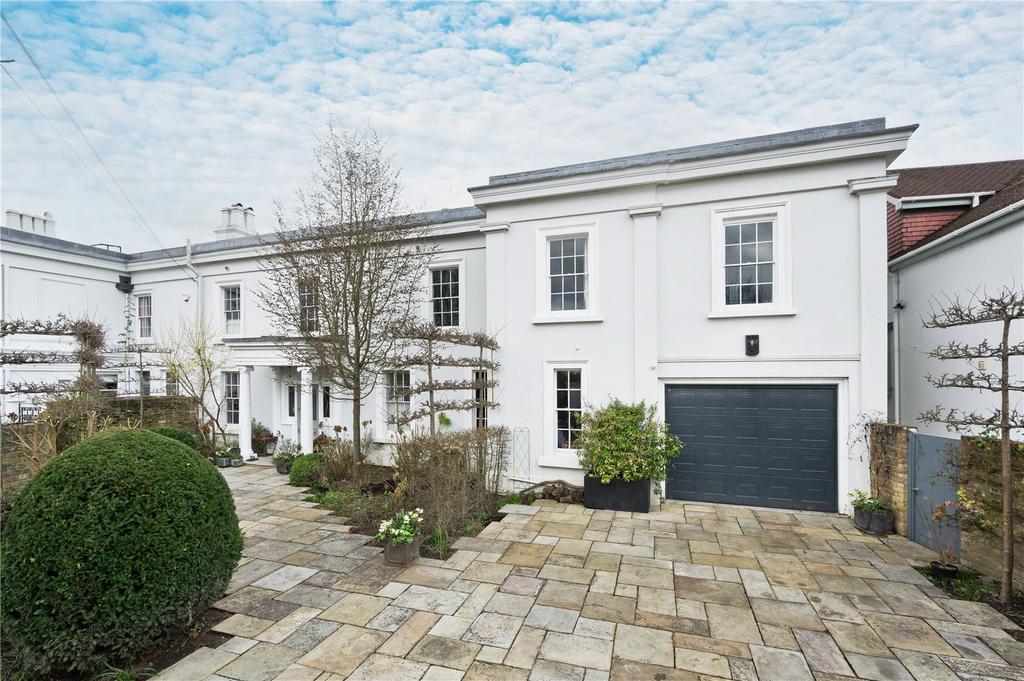 Walton Lane, Shepperton, Middlesex, TW17 6 bed semidetached house £