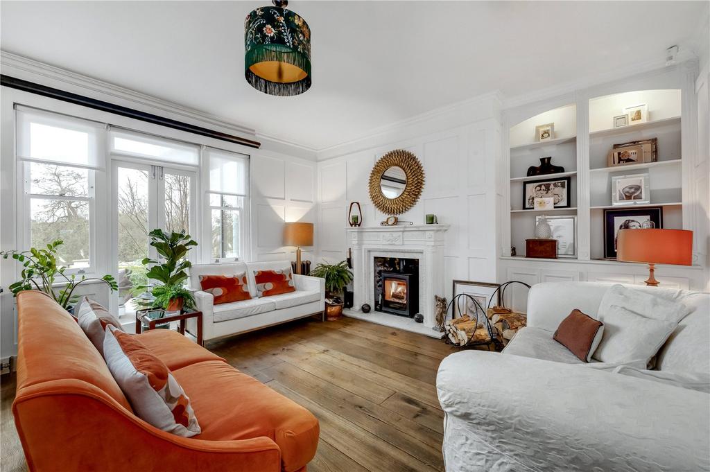Walton Lane, Shepperton, Middlesex, TW17 6 bed semidetached house £