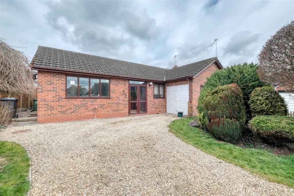 Feckenham Road, Headless Cross, Redditch B97 5AS 2 bed bungalow for