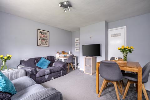 58 Upfield, Horley, RH6 7LF