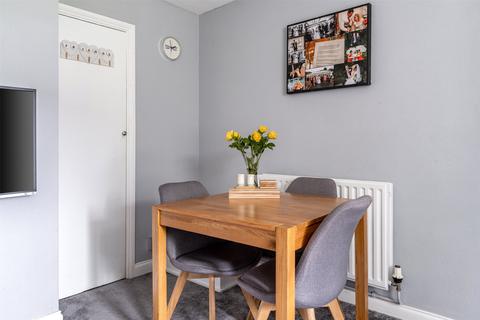 58 Upfield, Horley, RH6 7LF