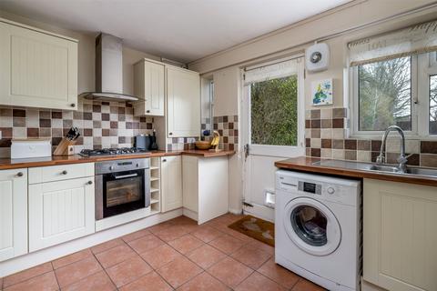 58 Upfield, Horley, RH6 7LF