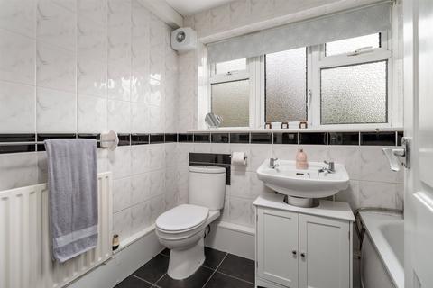 58 Upfield, Horley, RH6 7LF