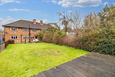 58 Upfield, Horley, RH6 7LF
