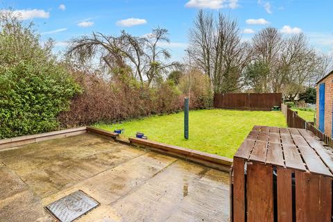 58 Upfield, Horley, RH6 7LF