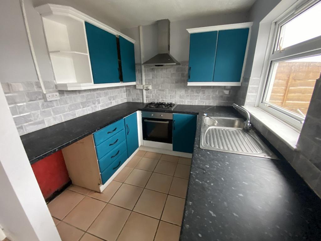 Tyleteg, Clydach, Swansea, City And County of Swansea. 2 bed end of