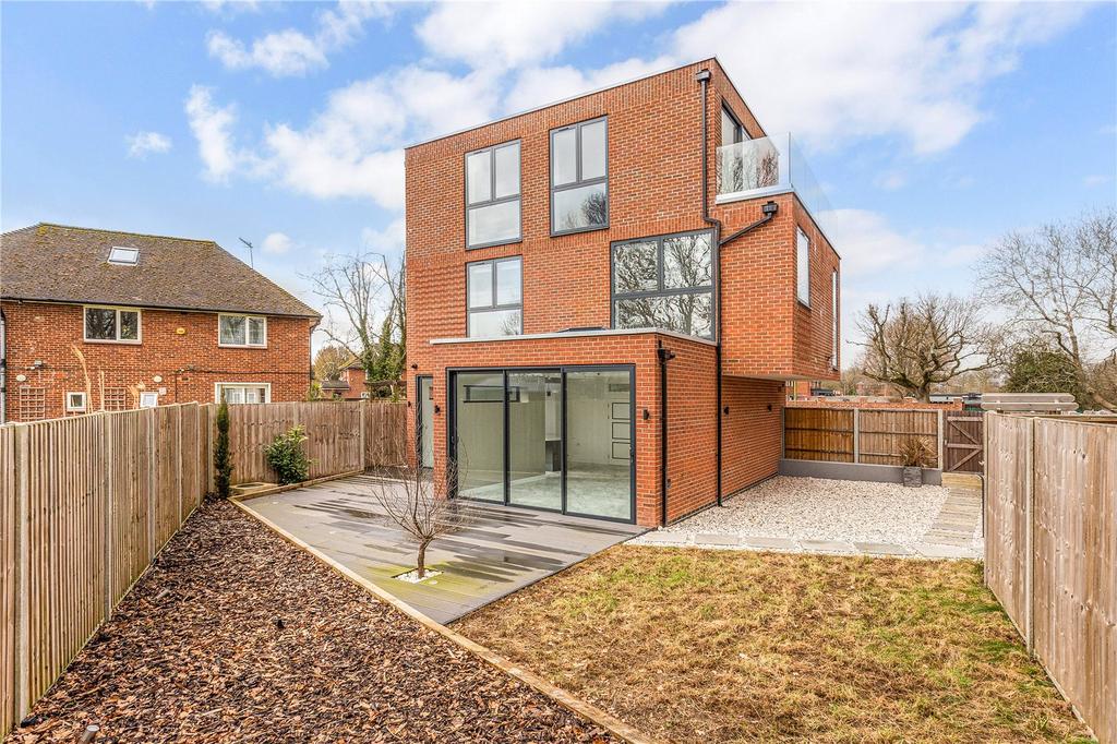 Geddes Road, Bushey, WD23 4 bed detached house £1,000,000
