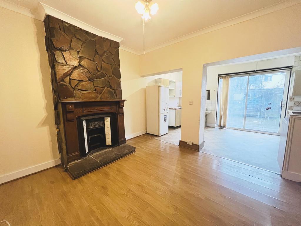Park Road, Ilford, IG1 3 bed house £2,150 pcm (£496 pw)