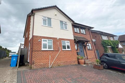 3 bedroom semi-detached house to rent, Bearwood, Bournemouth