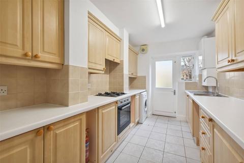 3 bedroom apartment to rent, Highgate Avenue, London, N6