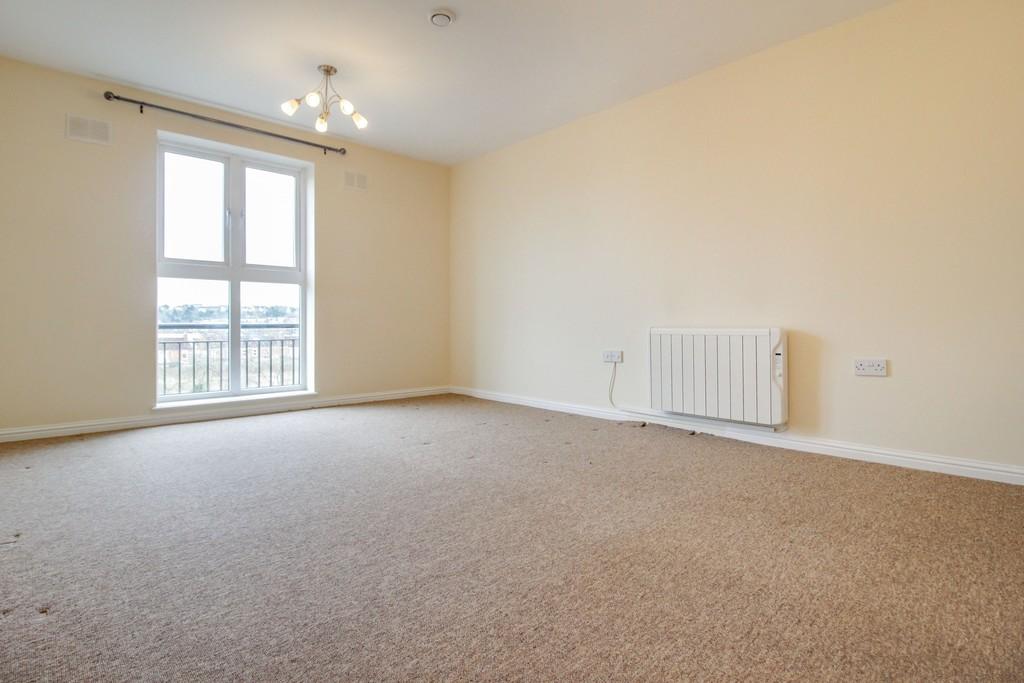 St. Austell Way, Churchward, Swindon 2 bed apartment £900 pcm (£208 pw)