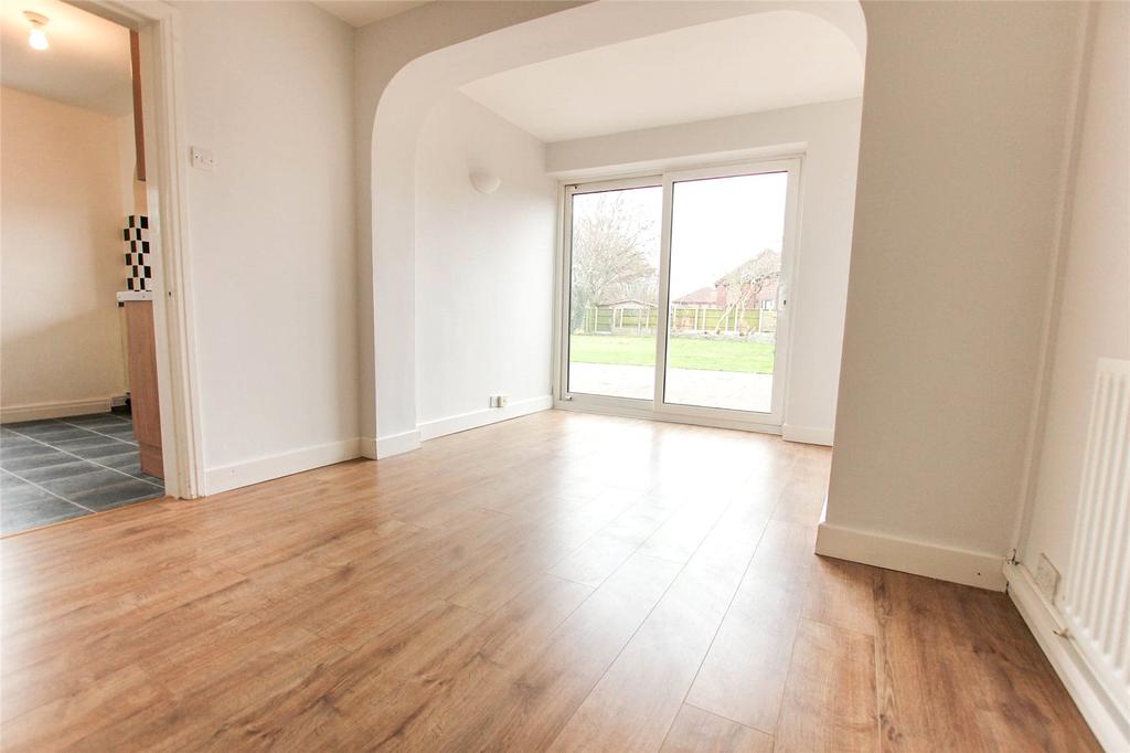 Dukesway, Upton, Chester, CH2 3 bed semidetached house £1,000 pcm (£