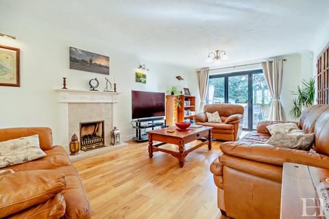 28 Valleyview Drive, Rushmere St Andrew, Ipswich, IP4 5UW