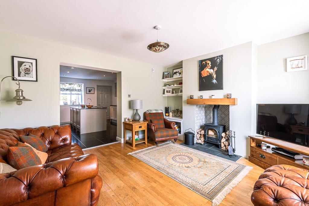 Holywell Lane, Shadwell, LS17 3 bed terraced house £350,000