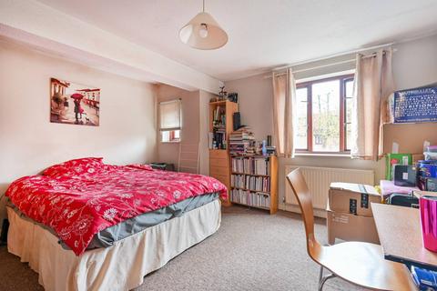 433 Park Road, Kingston Upon Thames, KT2 5RL