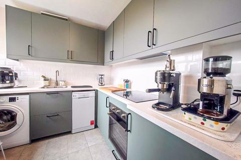 2 bedroom flat for sale - Cleanthus Road, London