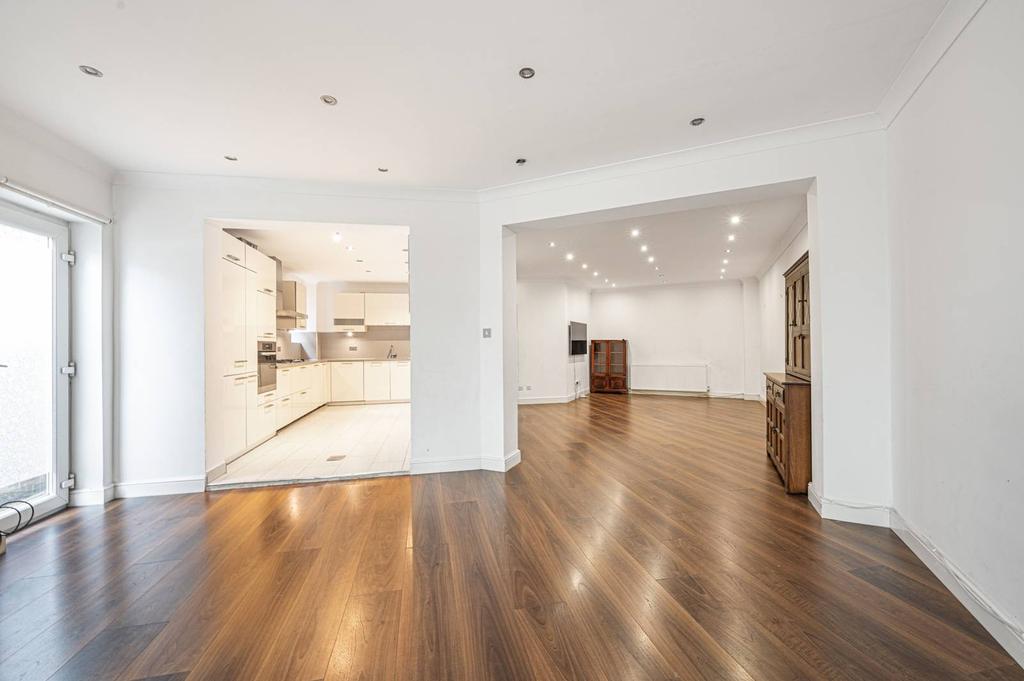 Ashley Lane, Hendon, London, NW4 5 bed semidetached house to rent £