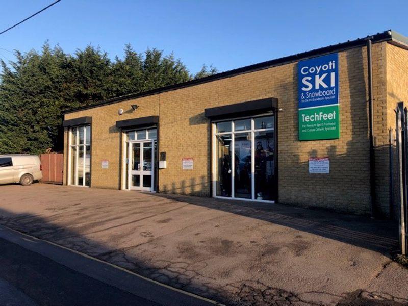 North Road, Cowbridge Showroom to rent £1,375 pcm (£317 pw)