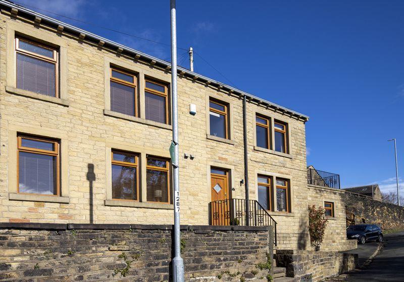 Martin House Cottages, 2 Martin Green Lane, Greetland HX4 8JJ 3 bed end