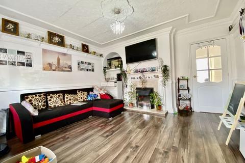3 bedroom end of terrace house for sale - Dick Sheppard Avenue, Tipton
