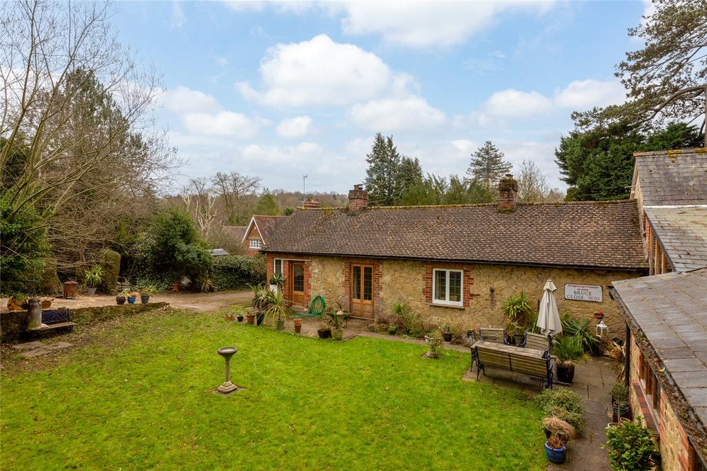 East Hill, Oxted, Surrey, RH8 4 bed detached house for sale £1,195,000
