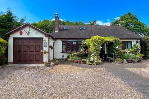 150 Walsall Road, Lichfield, WS13 8AH