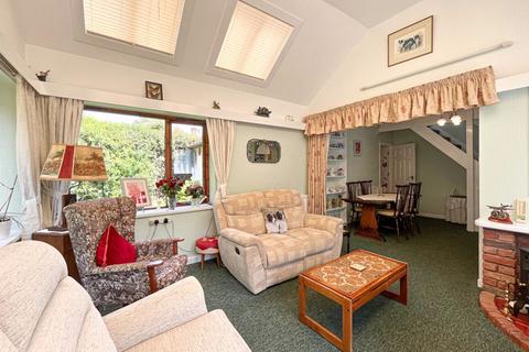 150 Walsall Road, Lichfield, WS13 8AH