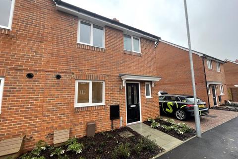 3 bedroom semi-detached house to rent - Iden Drive, Chichester