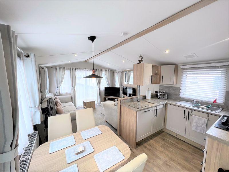 HEDGE END, WATERSIDE HOLIDAY PARK, BOWLEAZE COVEWAY, WEYMOUTH 3 bed