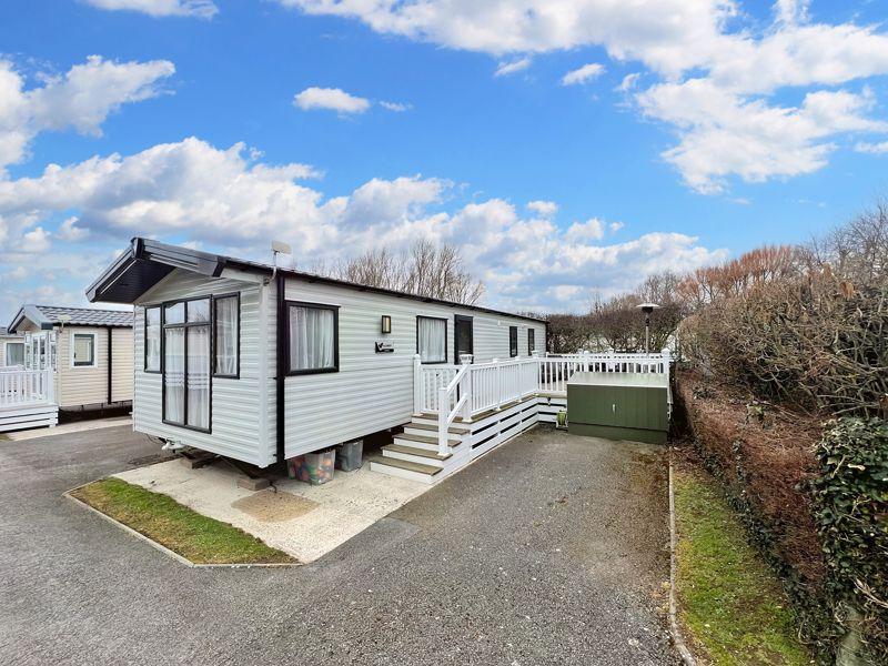 HEDGE END, WATERSIDE HOLIDAY PARK, BOWLEAZE COVEWAY, WEYMOUTH 3 bed