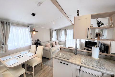 3 bedroom static caravan for sale, HEDGE END, WATERSIDE HOLIDAY PARK, BOWLEAZE COVEWAY, WEYMOUTH