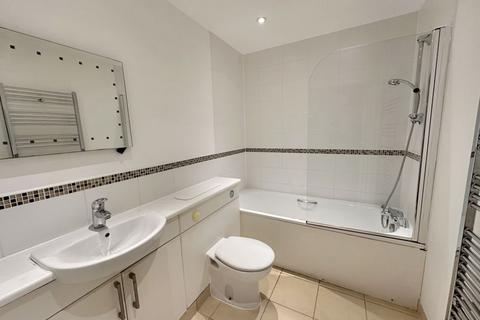 2 bedroom flat to rent, 26 High Street, Slough, SL1