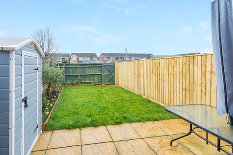 3 bedroom semi-detached house for sale - Kennet Close, Grove