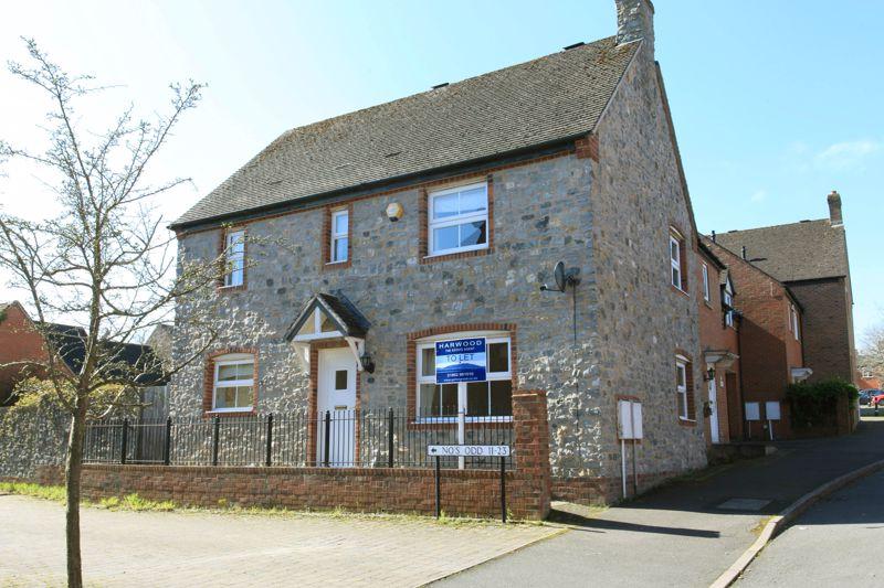 Hunters Gate, Much Wenlock 3 bed detached house £995 pcm (£230 pw)