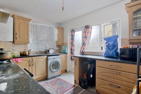 3 bedroom flat for sale - Victoria Road, Barking, IG11