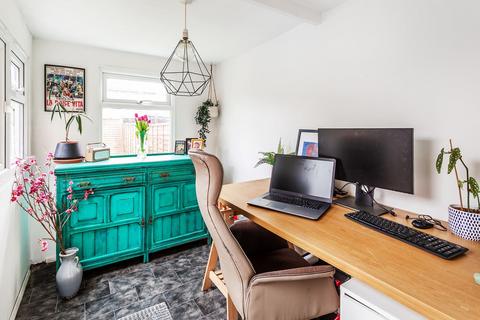 88 Crouch House Road, Edenbridge, TN8 5EP