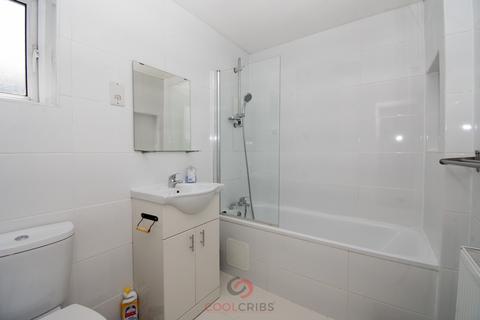 Studio to rent, Warwick Road, , London  SW5