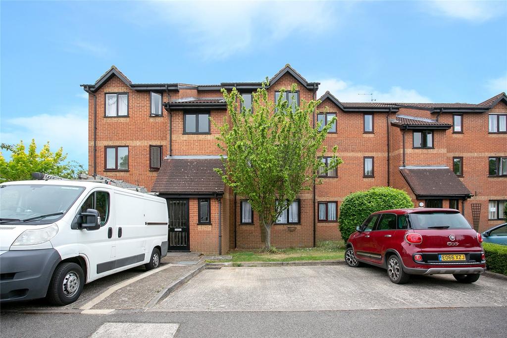 Courtlands Close, Watford... 1 bed apartment £189,995