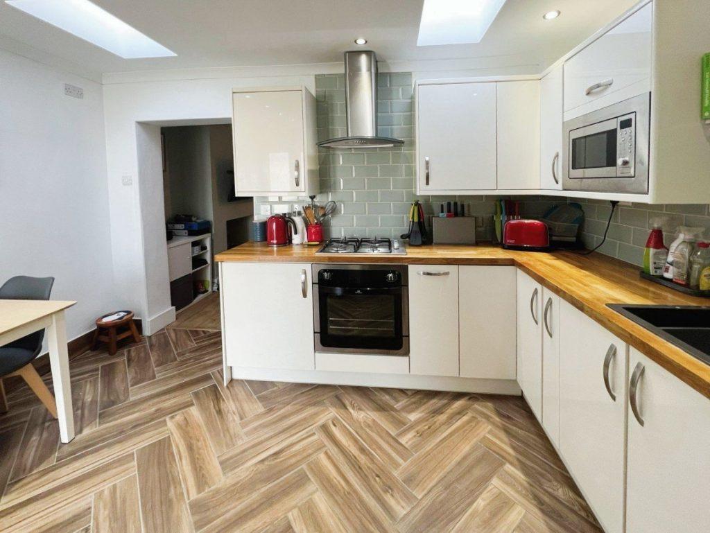 Linslade Street, Swindon, SN2 2BN 2 bed terraced house £995 pcm (£230 pw)